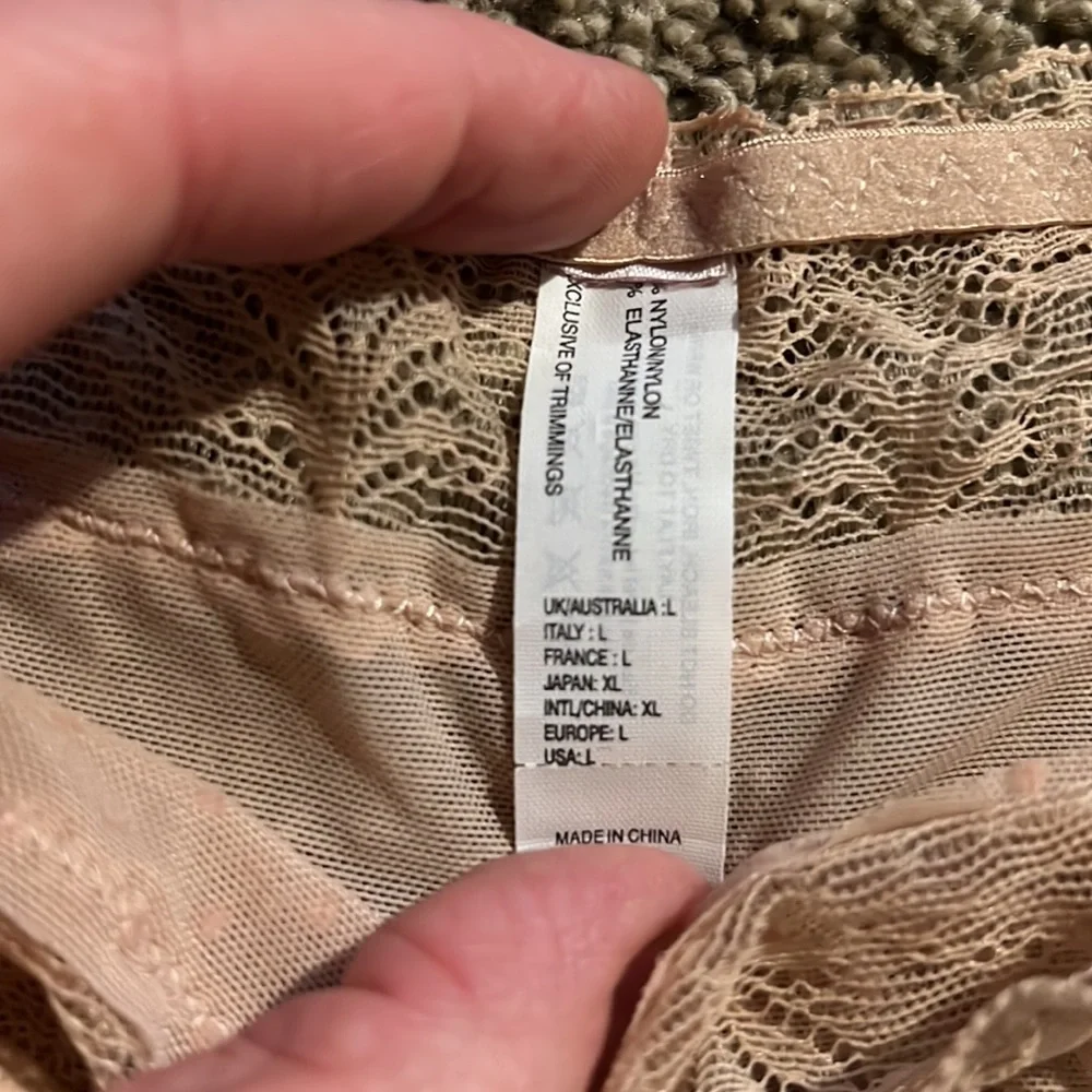 Adore Me bra and Panty set - Picture 5 of 9